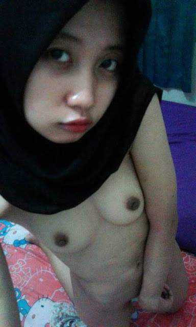 Foto_Memek_Cewek_Berjilbab_Hitam_7.jpg