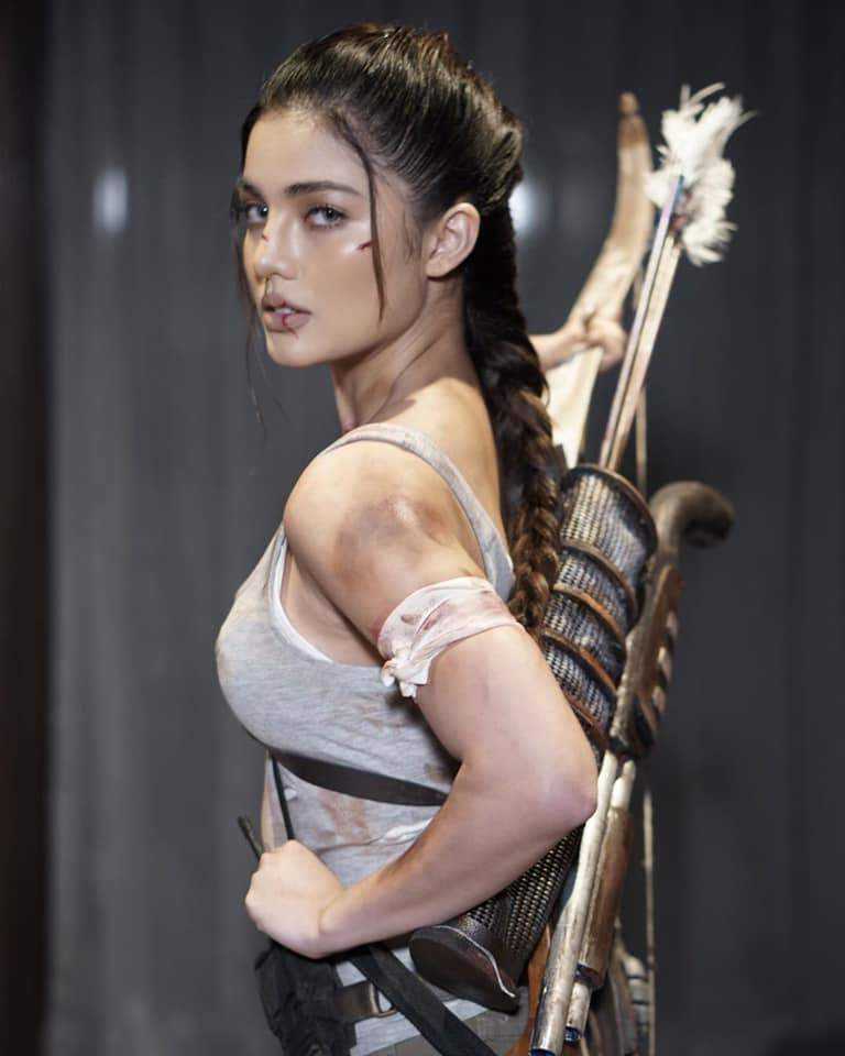 janedeleon-laracroft-starmagichalloween2019-1.jpg